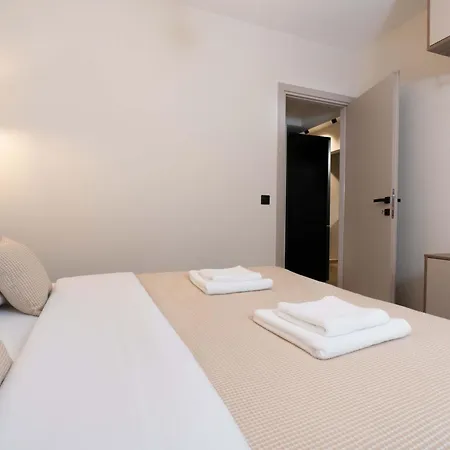 Gatheringthess- The Backyard