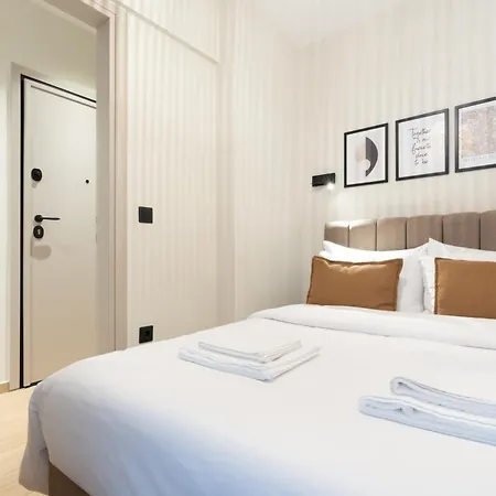 Gatheringthess- The Backyard * Salonicco