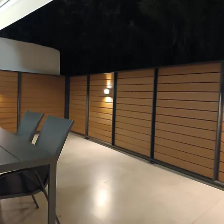 דירה Gatheringthess- The Backyard