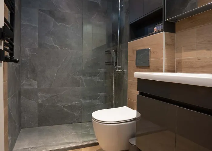 Apartment Gatheringthess- The Backyard