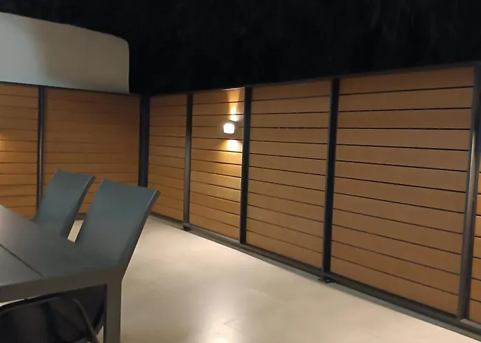 Apartment Gatheringthess- The Backyard